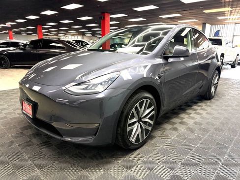 Used 2021 Tesla Model Y Long Range AWD/4WD image 7