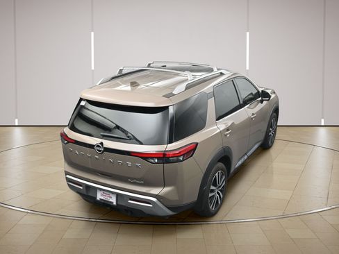 Certified 2024 Nissan Pathfinder Platinum FWD image 37