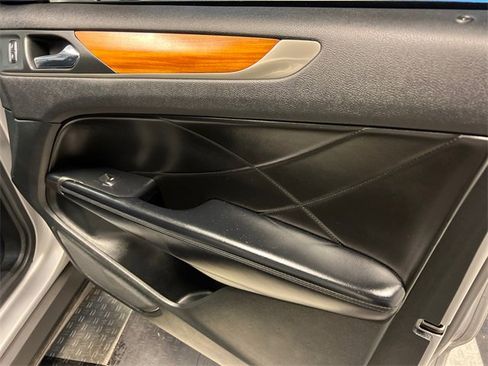 Used 2017 Lincoln MKC Reserve image 12