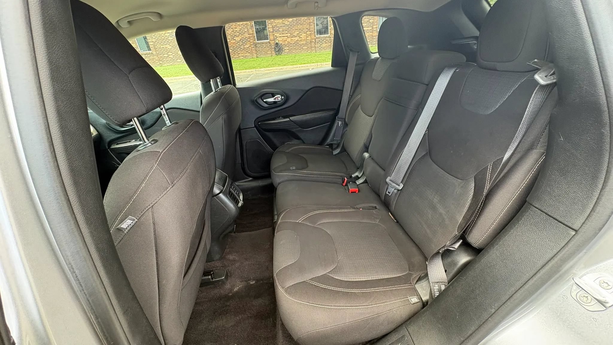 Used 2017 Jeep Cherokee Latitude AWD/4WD image 24