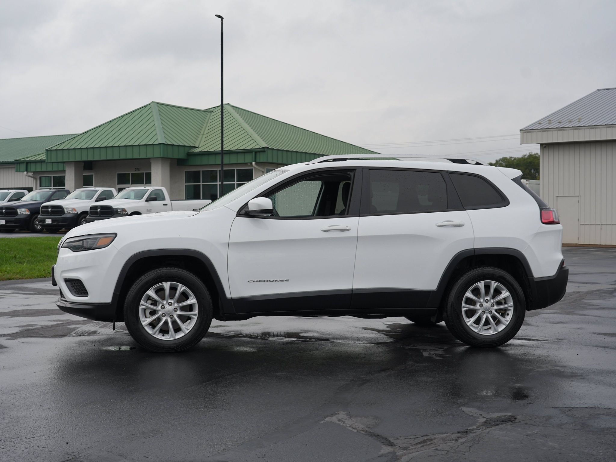 Used 2021 Jeep Cherokee Latitude AWD/4WD image 7