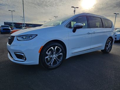 New 2026 Chrysler Pacifica Pinnacle w/ Trailer Tow Group