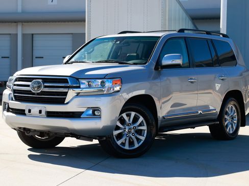 Used 2017 Toyota Land Cruiser image 1