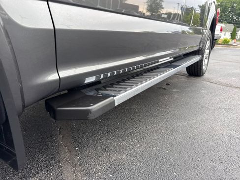 Used 2018 Ford F150 Lariat w/ Equipment Group 502A Luxury AWD/4WD image 17