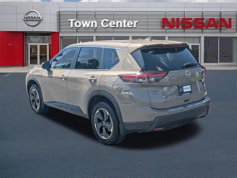 Certified 2024 Nissan Rogue SV FWD image 5