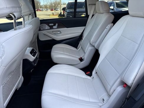 Used 2023 Mercedes-Benz GLS 450 4MATIC image 6