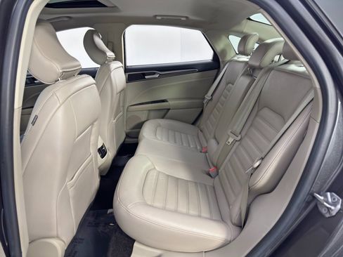 Used 2017 Ford Fusion SE w/ Fusion SE Technology Package image 34