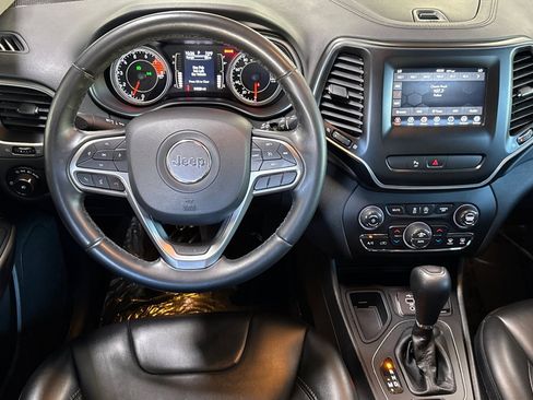 Used 2019 Jeep Cherokee Latitude Plus w/ Comfort/Convenience Group image 28