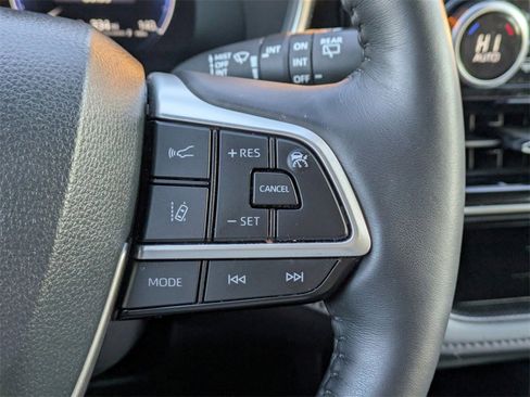 Certified 2025 Toyota Highlander Limited image 29