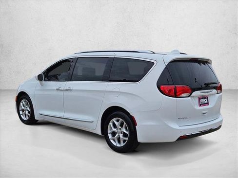 Used 2017 Chrysler Pacifica Touring-L Plus image 7