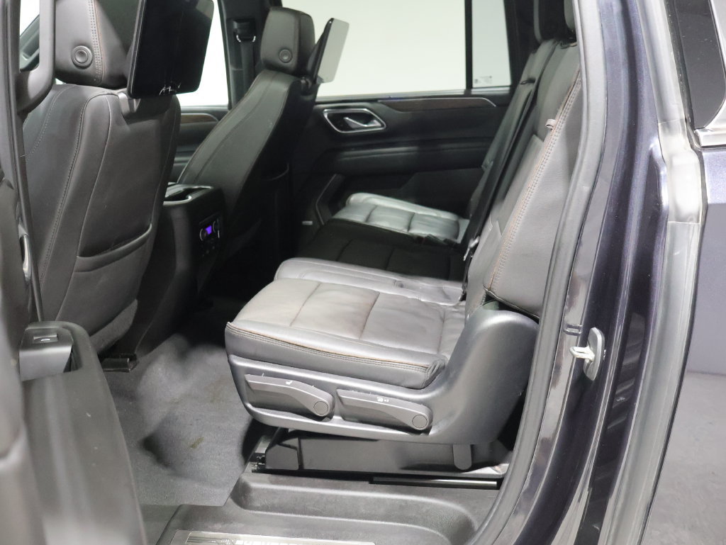 Used 2023 Chevrolet Suburban High Country w/ Advanced Technology Package AWD/4WD image 17