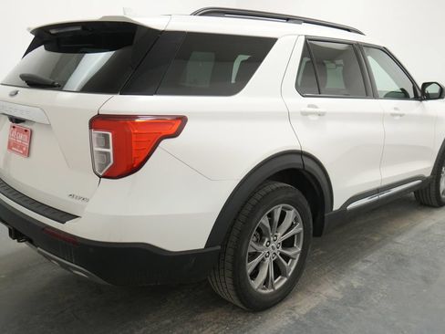 Used 2022 Ford Explorer XLT w/ Equipment Group 202A AWD/4WD image 9