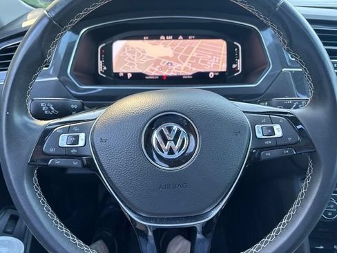 Used 2021 Volkswagen Tiguan SEL AWD/4WD image 18