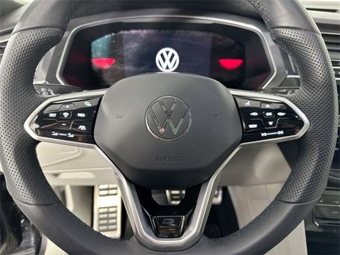 Used 2022 Volkswagen Tiguan SE R-Line image 18