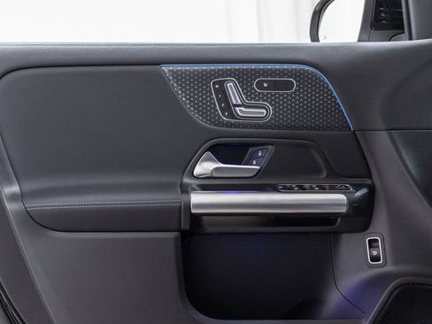 New 2025 Mercedes-Benz GLA 250 4MATIC image 11