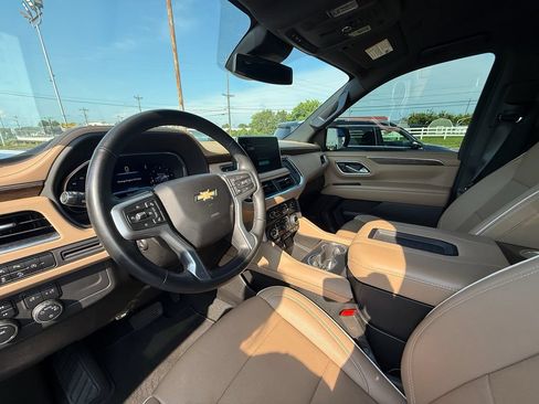 Used 2024 Chevrolet Tahoe Premier AWD/4WD image 14