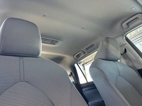 Used 2023 Toyota Highlander LE FWD image 19