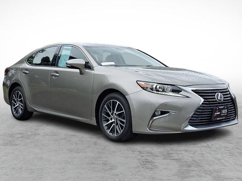 Used 2016 Lexus ES 350 w/ Navigation System Package FWD image 3