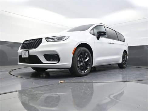 New 2026 Chrysler Pacifica Select image 19