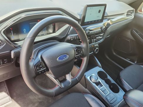 Used 2025 Ford Escape ST-Line AWD/4WD image 8