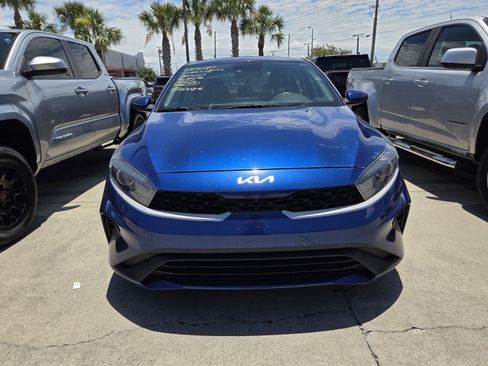 Used 2022 Kia Forte LXS FWD image 2