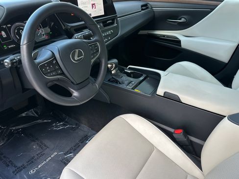 Certified 2024 Lexus ES 300h w/ Premium Package FWD image 4