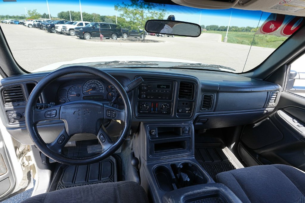 Used 2006 Chevrolet Silverado 2500 W/T w/ Heavy-Duty Power Package AWD/4WD image 16