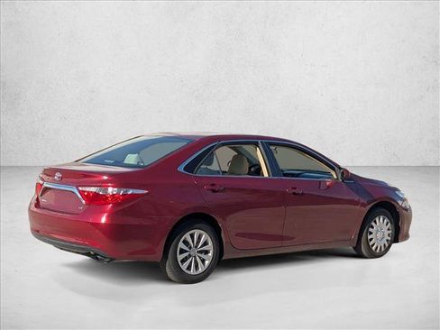 Used 2017 Toyota Camry LE image 4