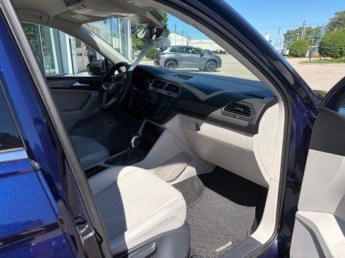 Used 2024 Volkswagen Tiguan SE AWD/4WD image 16