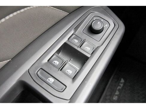 Used 2023 Volkswagen Atlas Cross Sport SE w/ Panoramic Sunroof Package FWD image 24