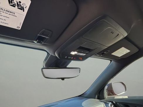 Used 2025 Chevrolet Equinox LT w/ Convenience Package II image 29