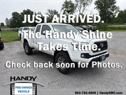 Used 2017 Toyota Tacoma SR5 AWD/4WD image 1