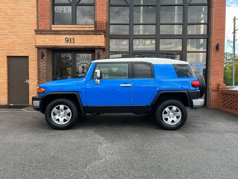 Used 2007 Toyota FJ Cruiser 4WD w/ Upgrade Pkg 2 image 4