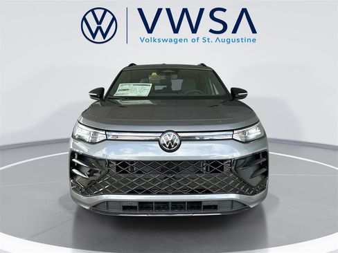 New 2026 Volkswagen Tiguan SE R-Line image 2
