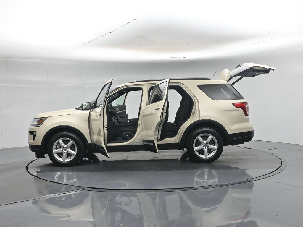 Certified 2018 Ford Explorer XLT w/ Equipment Group 201A FWD image 40
