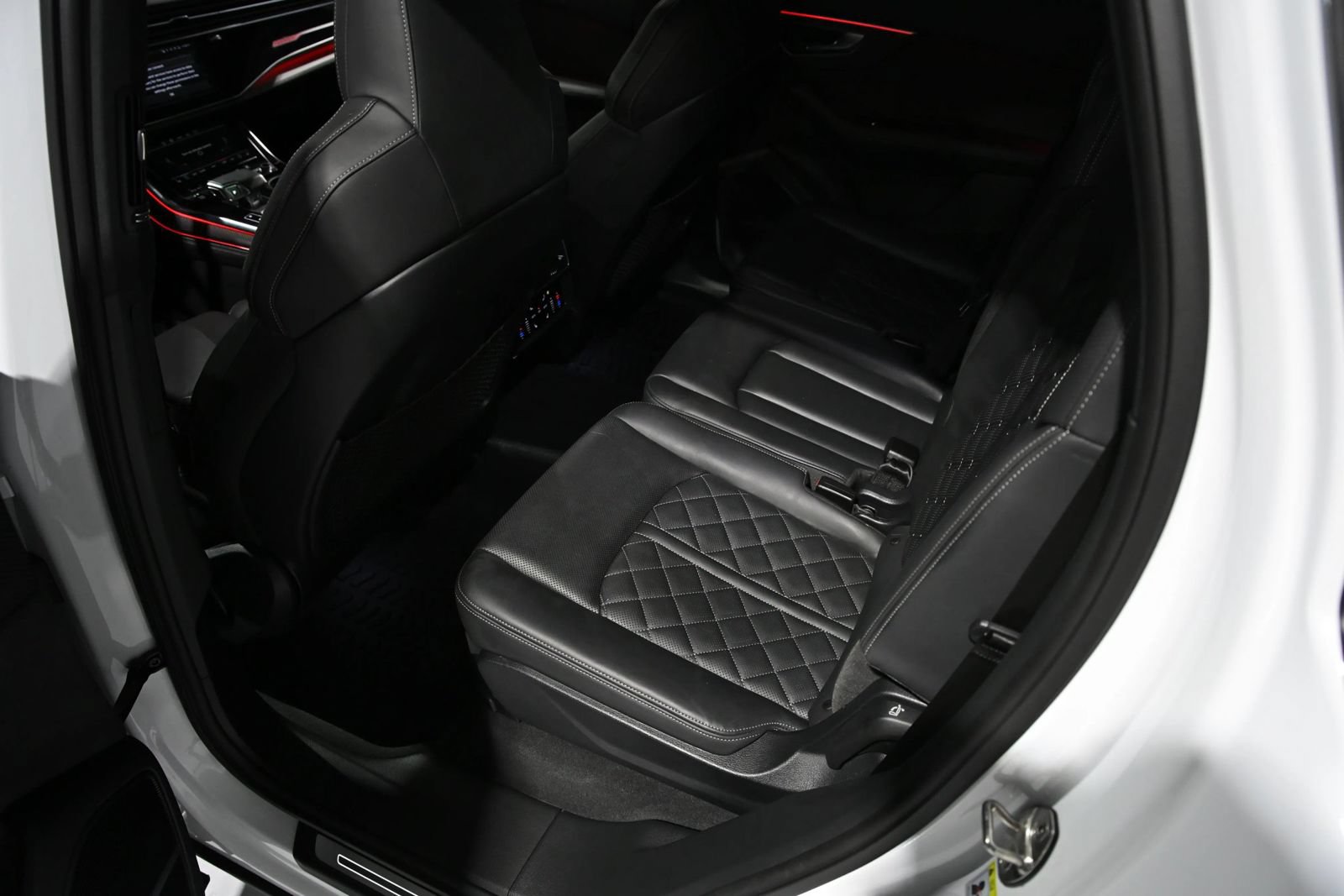 Used 2025 Audi SQ7 Premium Plus AWD/4WD image 17
