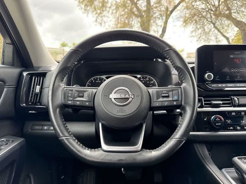 Used 2025 Nissan Pathfinder SV FWD image 15