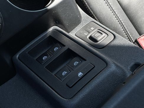 Used 2025 Ford Bronco Badlands image 22