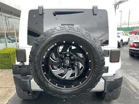 Used 2017 Jeep Wrangler Unlimited Sahara w/ Connectivity Group image 20