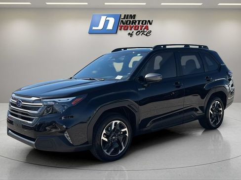 Used 2025 Subaru Forester Premium AWD/4WD image 1