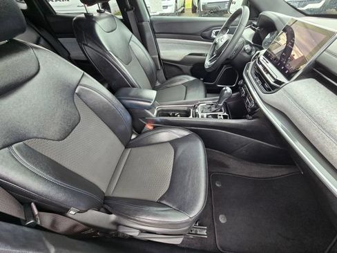 Certified 2024 Jeep Compass Latitude AWD/4WD image 20