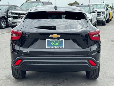 Used 2025 Chevrolet Trax LS FWD image 3