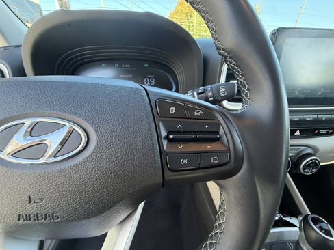 Used 2025 Hyundai Venue SEL FWD image 20