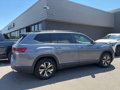 Used 2024 Volkswagen Atlas SE AWD/4WD image 3