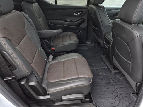 Used 2023 Chevrolet Traverse High Country image 16