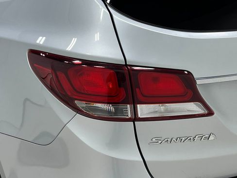 Used 2017 Hyundai Santa Fe SE image 33