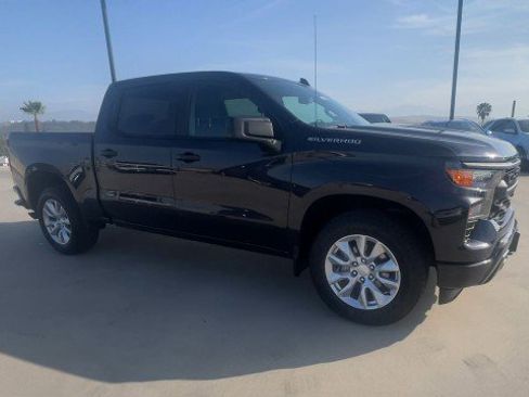 Used 2023 Chevrolet Silverado 1500 Custom image 2