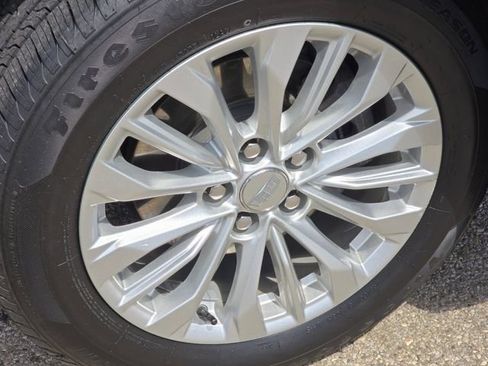 Used 2024 Cadillac XT4 Luxury w/ Cold Weather Package FWD image 22