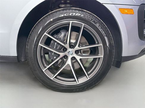 Certified 2026 Porsche Macan AWD/4WD image 14