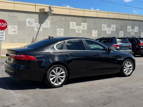Used 2018 Jaguar XF Premium RWD image 11